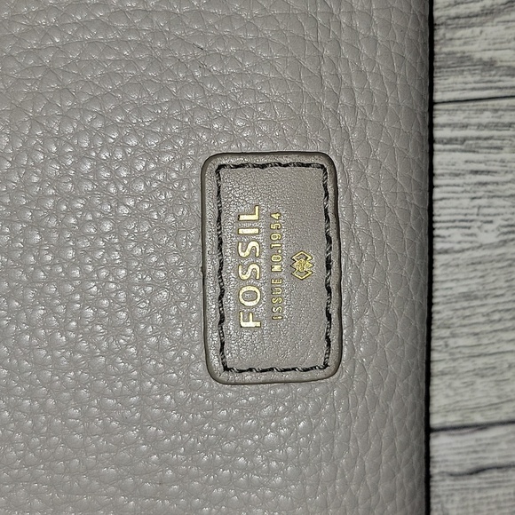 Fossil‎ Gray Bifold Wallet - Picture 2 of 6